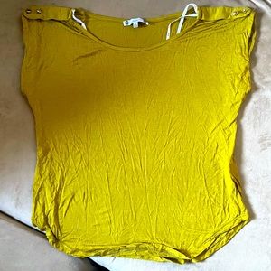 Loose fitting, lightweight top